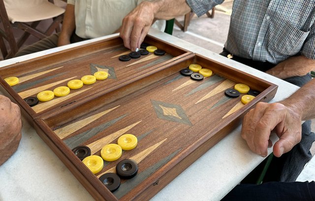 Backgammon: Ein Klassiker des Strategiespiels