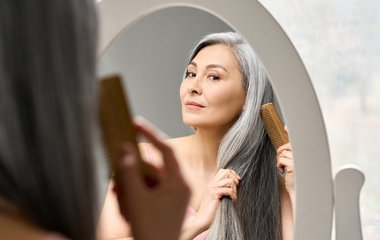 Haarpflege ab 50 Tipps gegen Haarausfall und graue Haare